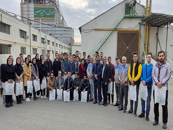 بازدید دانشجویان گروه دام و طیور پردیس کشاورزی از کارخانه خوراک دام پارس