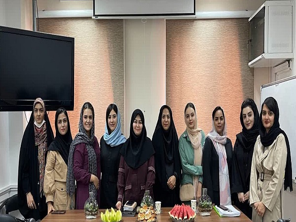 برگزاری نشست صمیمانه اساتید و دانشجویان گروه هنر اسلامی به مناسبت روز استاد