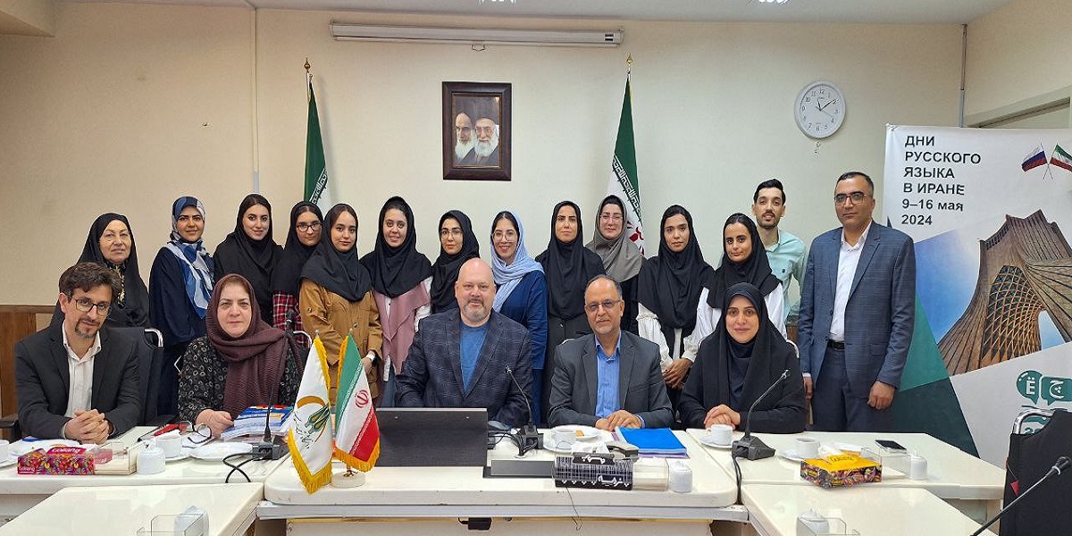  نشست «کتاب‌های درسی و کمک‌ آموزشی موضوعات روز و فناوری های نوین» برگزار شد