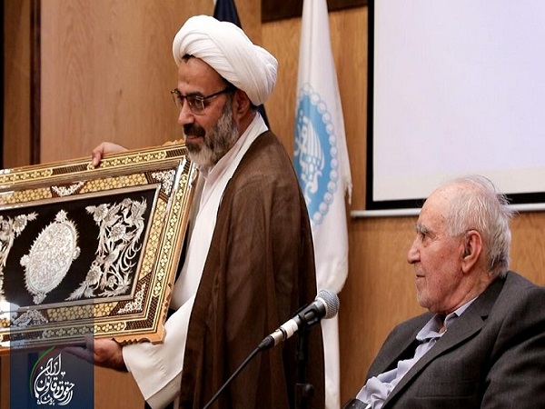 همایش ملی تجلیل از مقام علمی استاد دکتر سید حسین صفایی برگزار شد