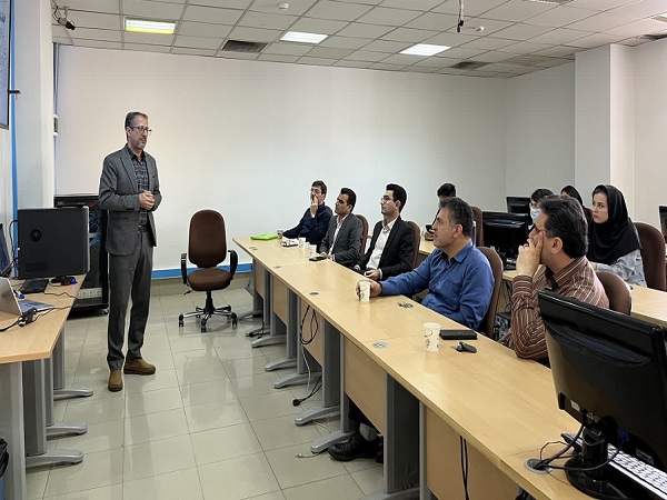 برگزاری جلسه سخنرانی علمی با عنوان «یادگیری معنادار و کل‌نگر» در دانشکده کشاورزی