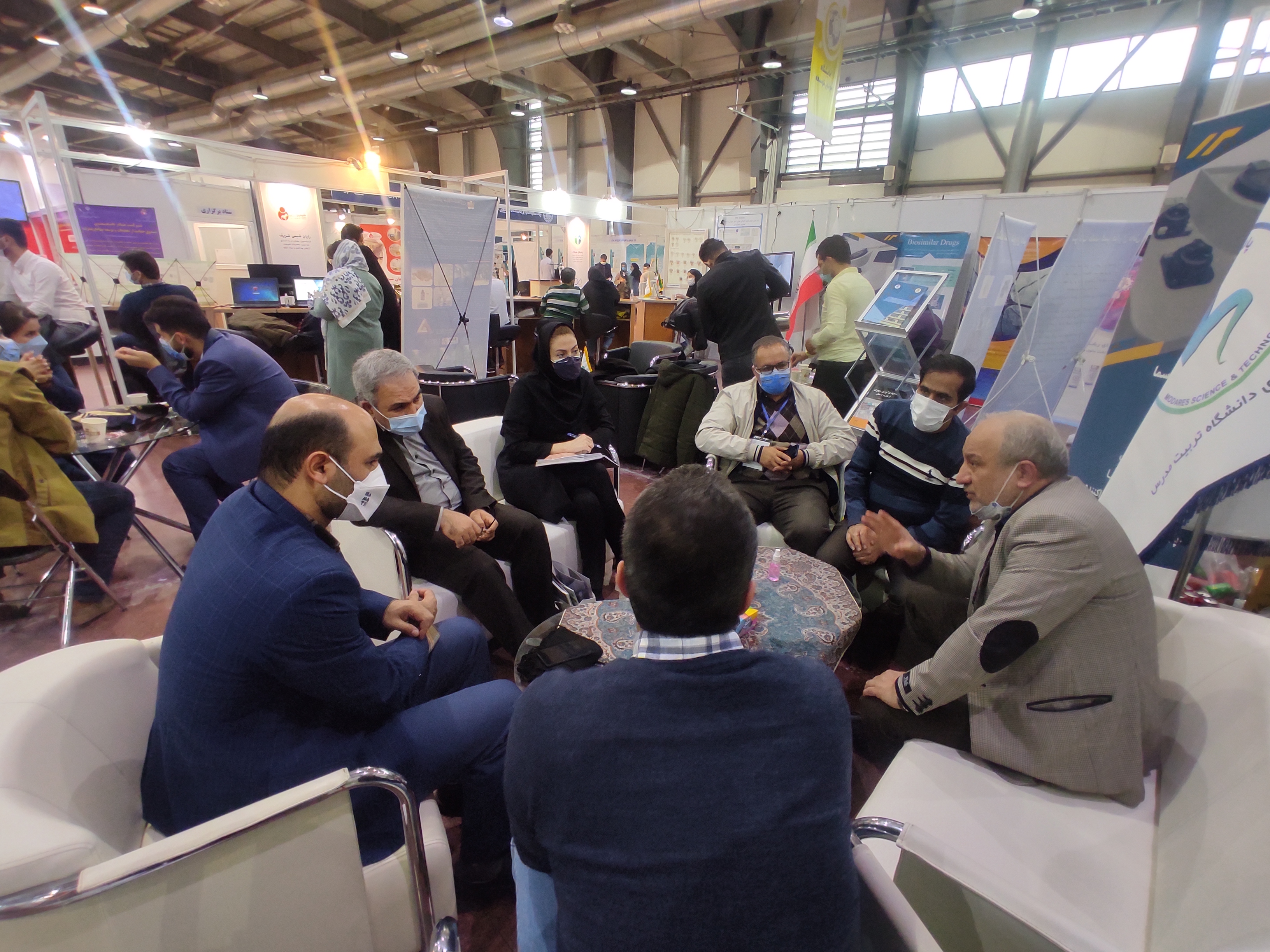 برگزاری نمایشگاه هفته پژوهش سال 1400